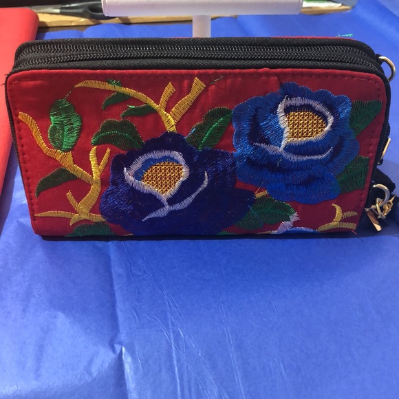 Oaxaca Wallet. Red with blue embroidered flowers. - Picture 5 of 7